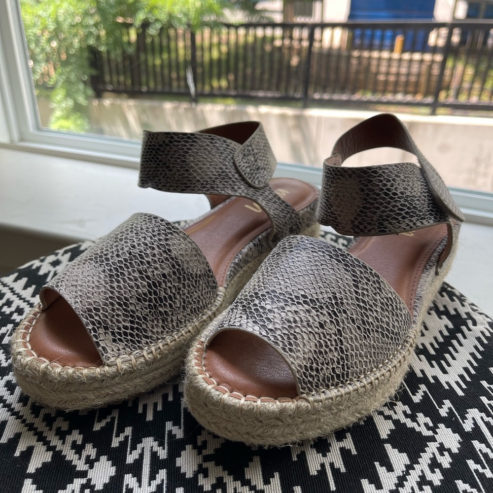Snake print strapped closed toed sandals. NWOT. Toe box is fairly narrow.